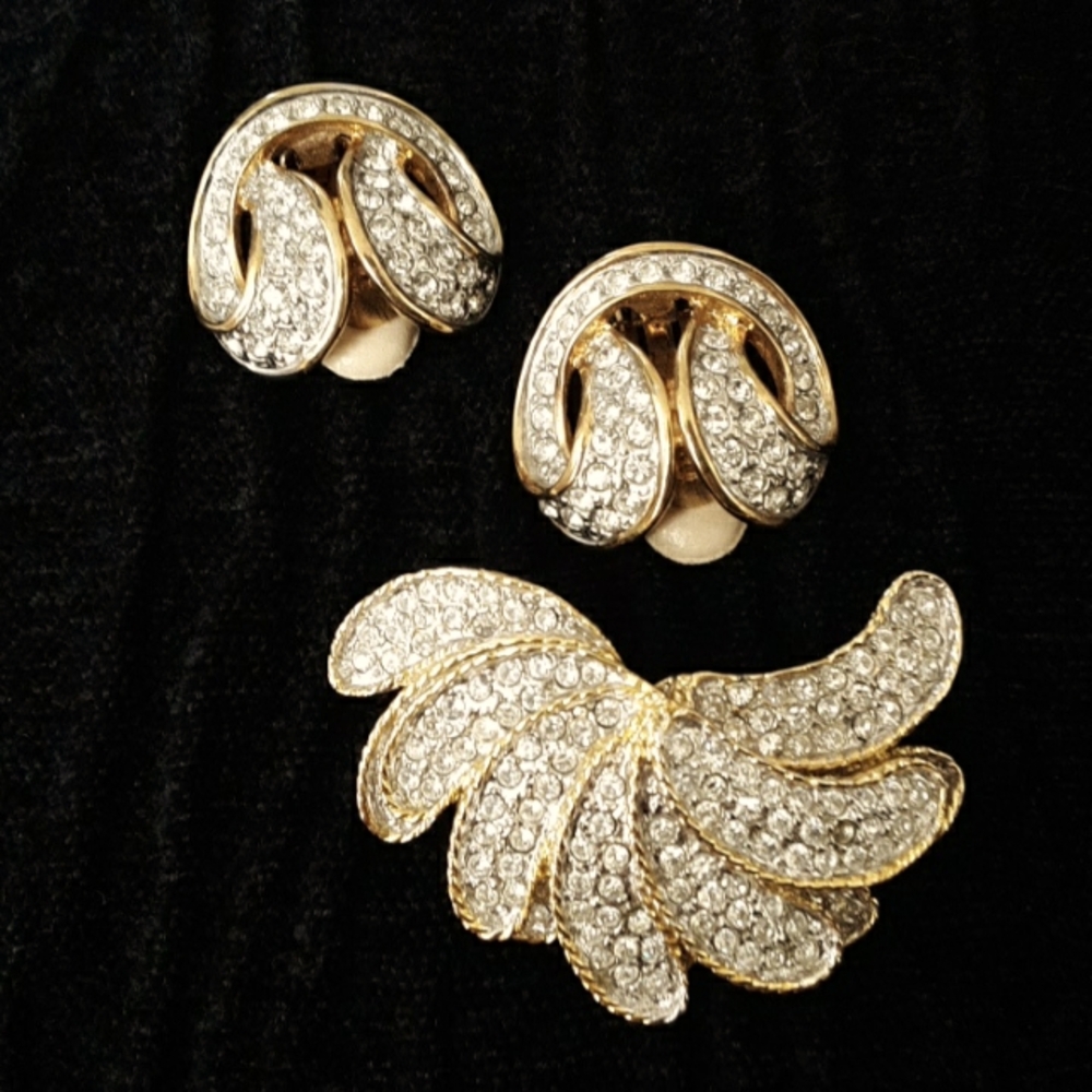 Les Bernard 3 pc brooch and earrings set